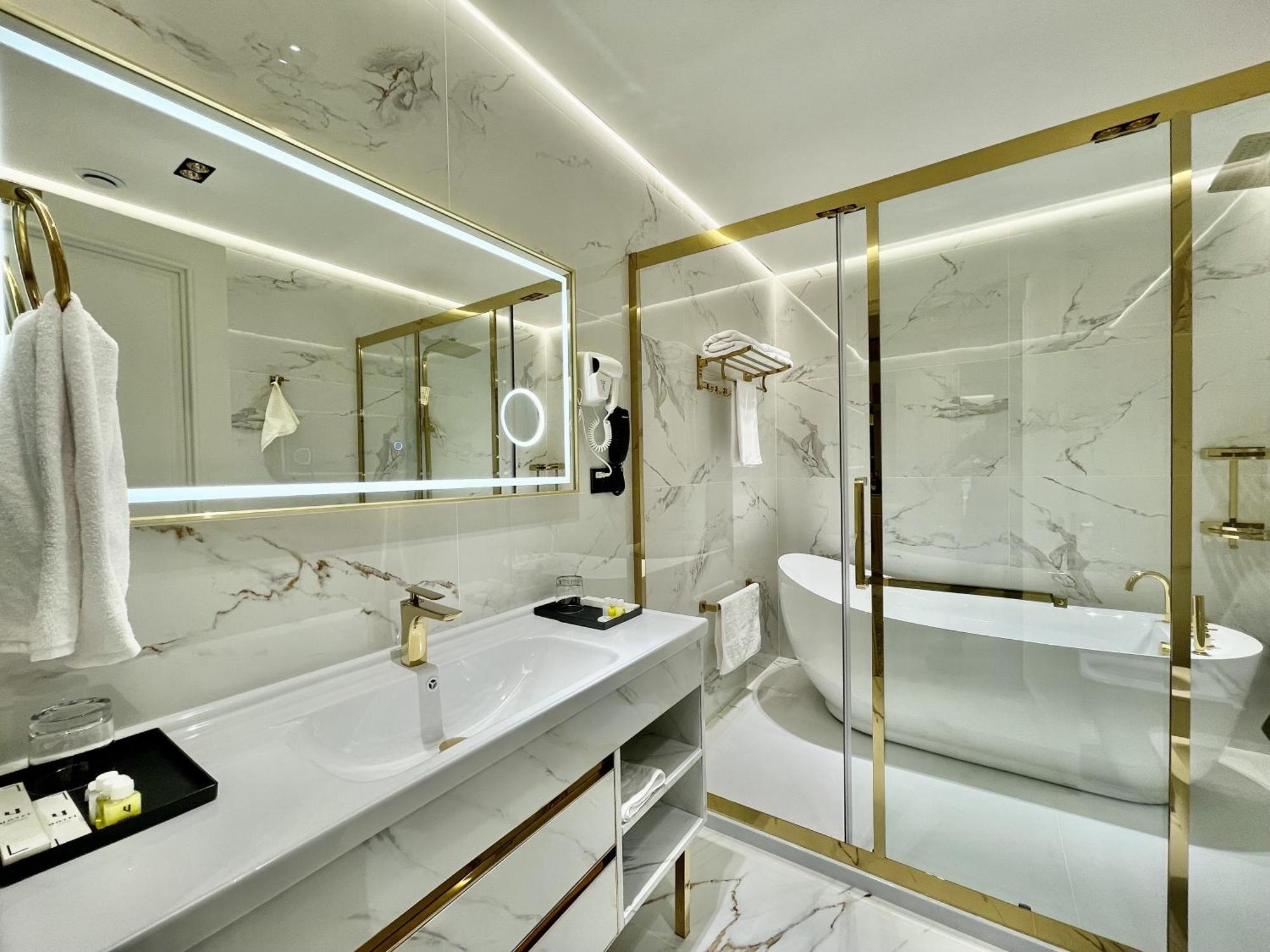 Hotel Sultan Qarshi Bagian luar foto