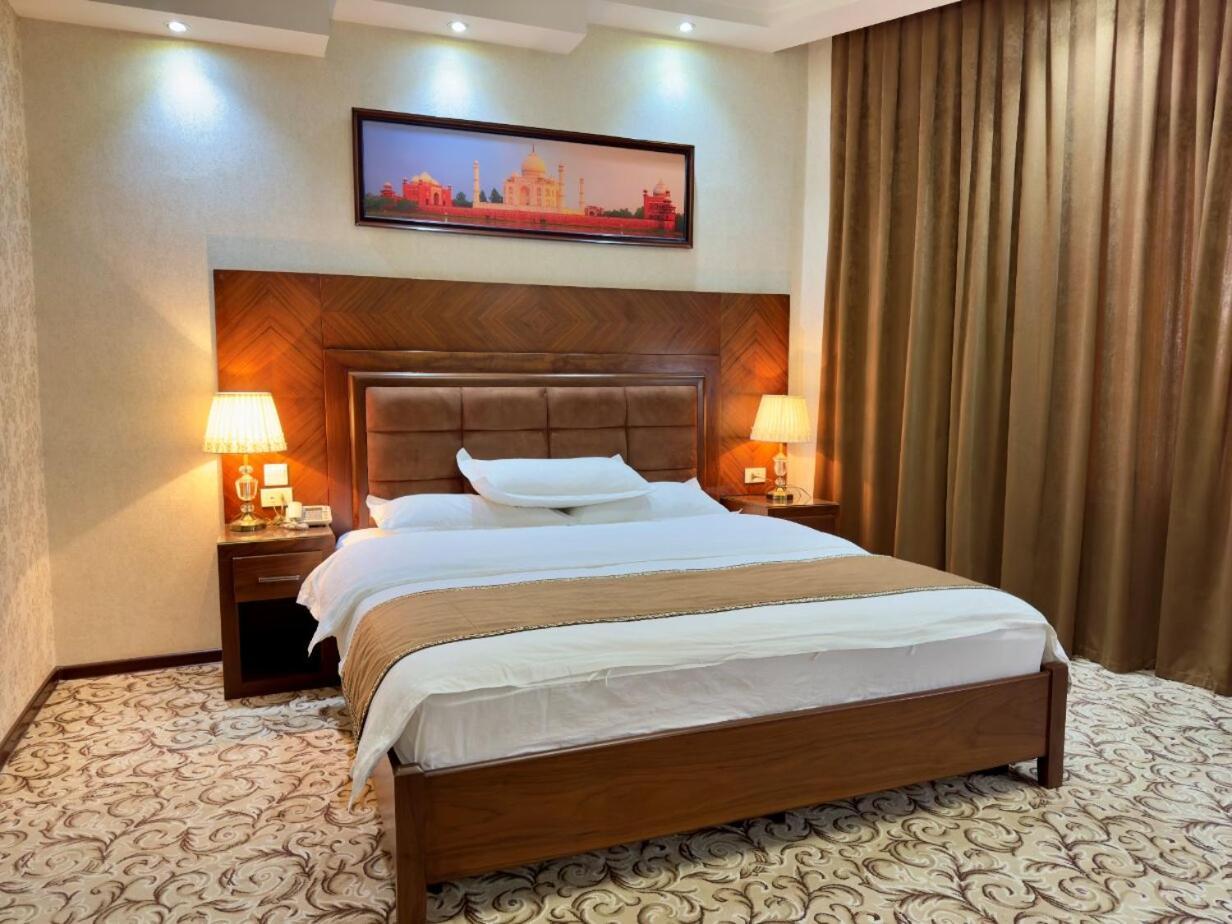 Hotel Sultan Qarshi Bagian luar foto